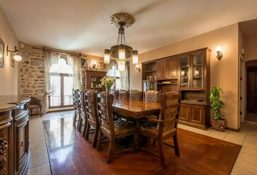 پانسیون Forza Lux Guest House
