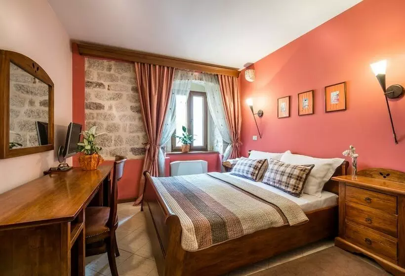 پانسیون Forza Lux Guest House