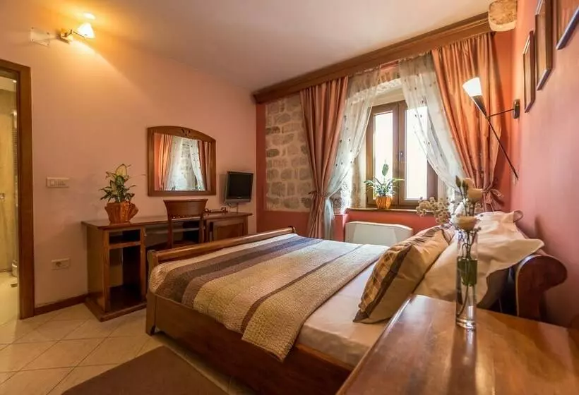 پانسیون Forza Lux Guest House