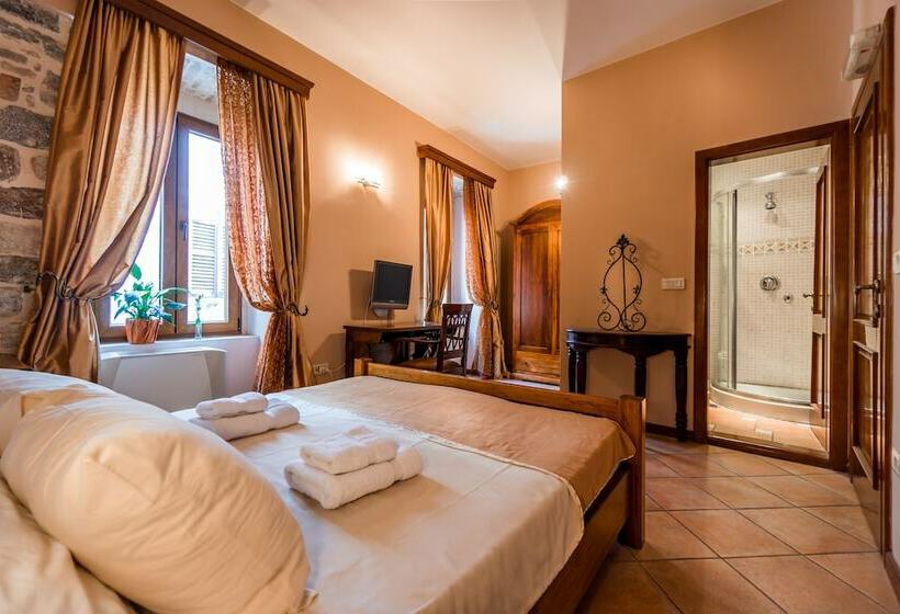 پانسیون Forza Lux Guest House