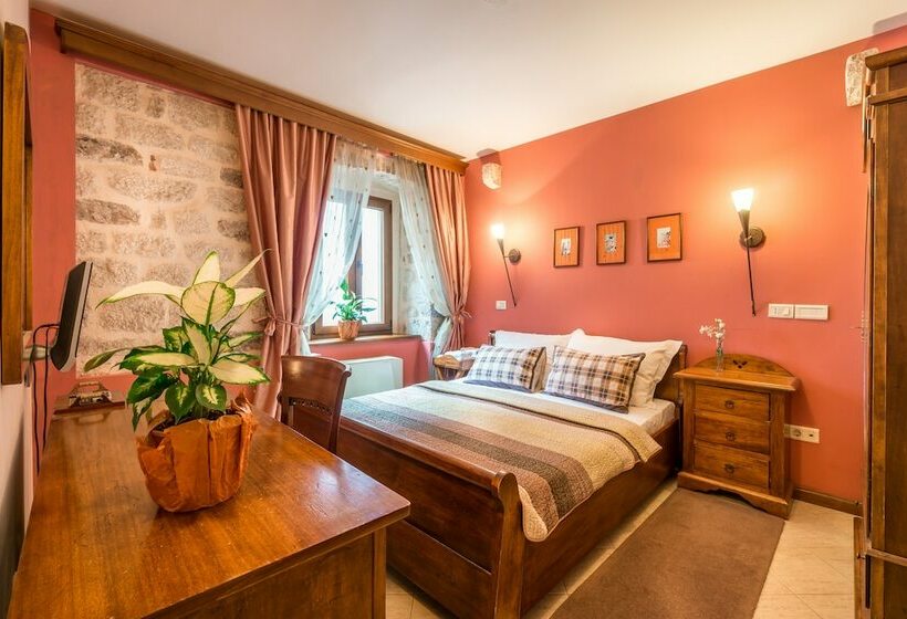 پانسیون Forza Lux Guest House