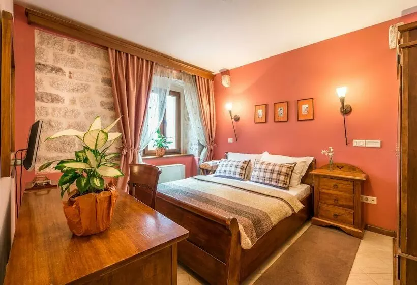 پانسیون Forza Lux Guest House