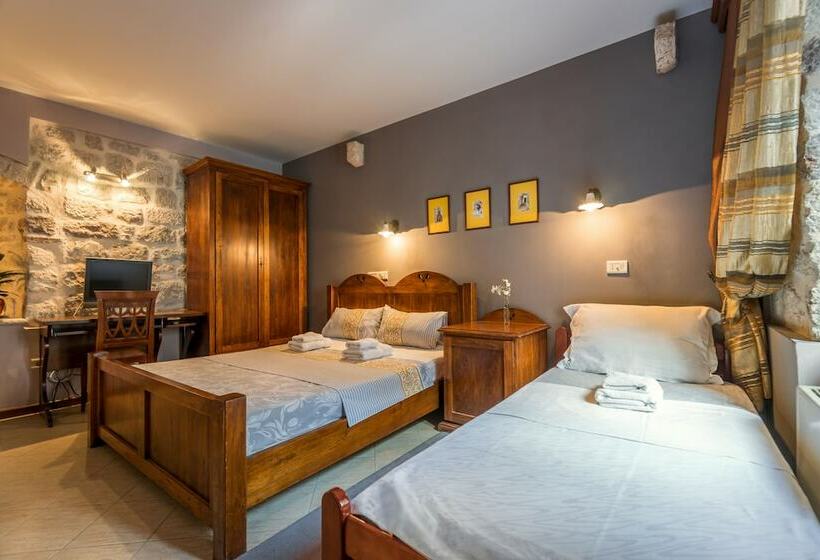 پانسیون Forza Lux Guest House