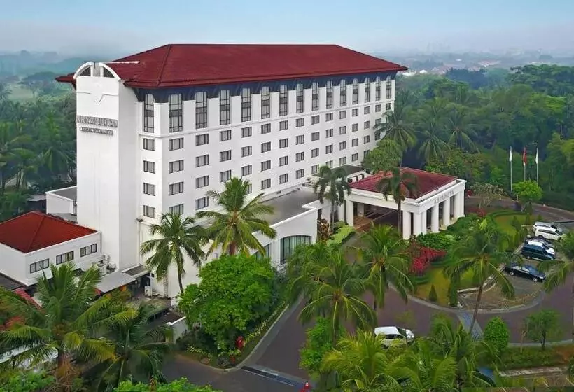 فندق Aryaduta Lippo Village