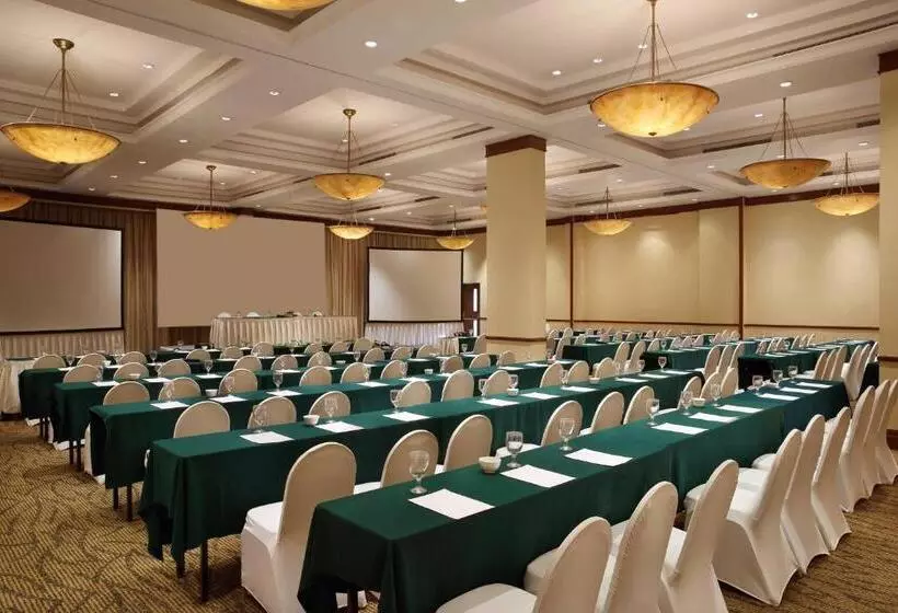 فندق Aryaduta Lippo Village