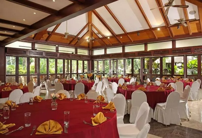 فندق Aryaduta Lippo Village