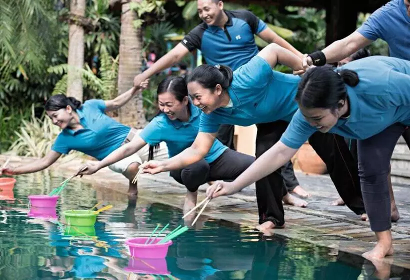 فندق Aryaduta Lippo Village