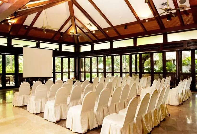 فندق Aryaduta Lippo Village