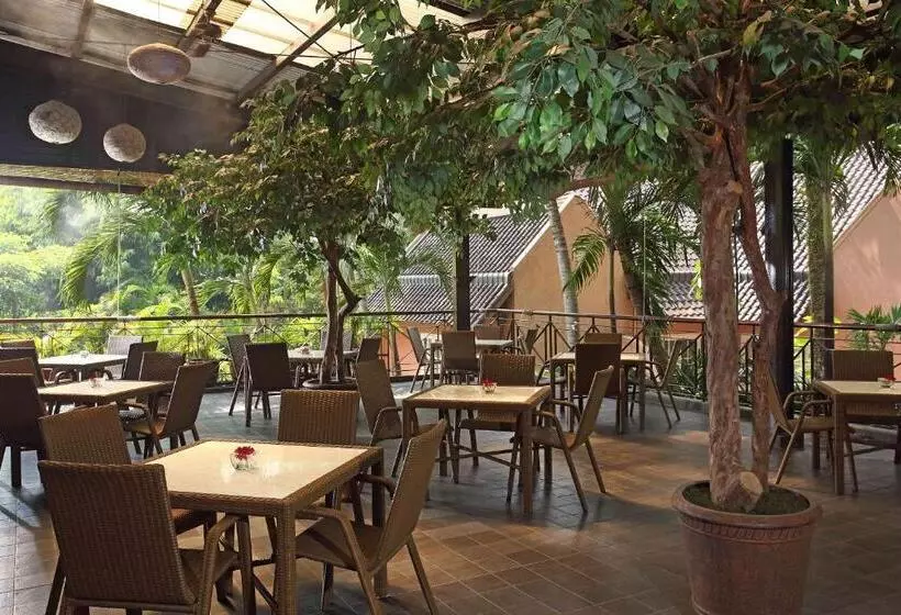 فندق Aryaduta Lippo Village