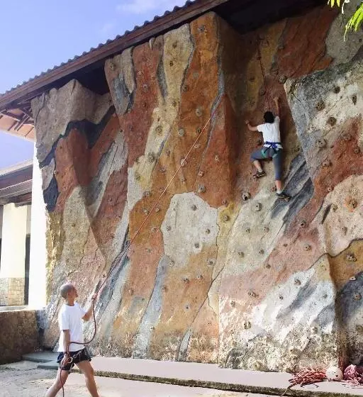 فندق Aryaduta Lippo Village