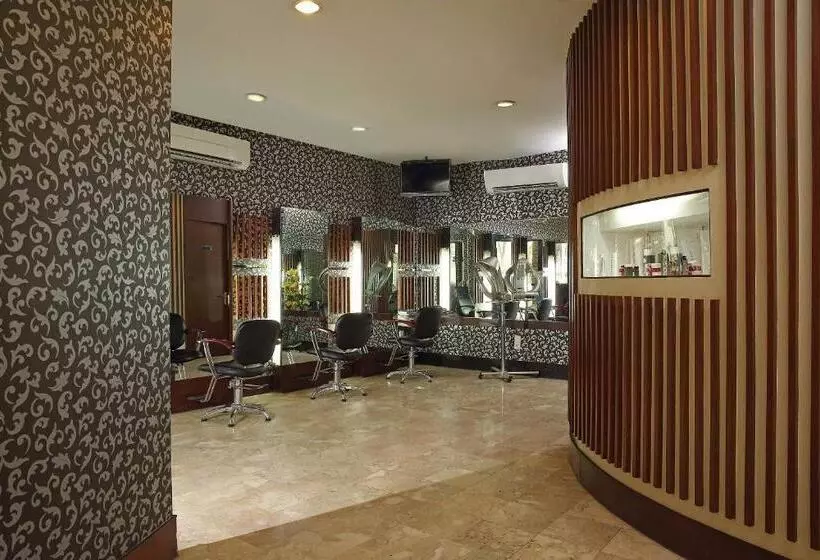 فندق Aryaduta Lippo Village