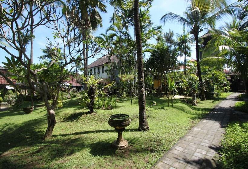 בית מלון כפרי Bakung Beach Resort