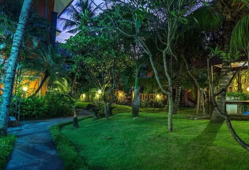 בית מלון כפרי Bakung Beach Resort