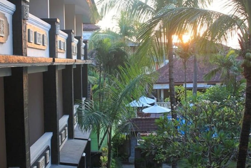 בית מלון כפרי Bakung Beach Resort