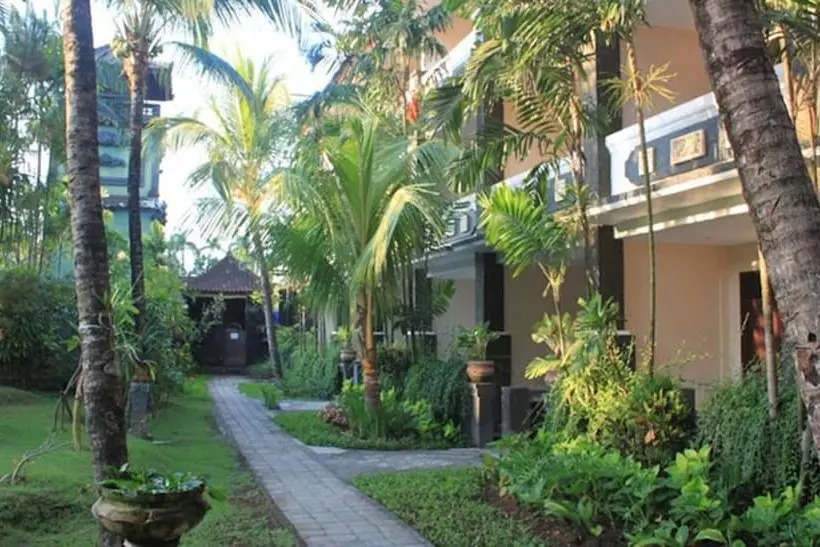 בית מלון כפרי Bakung Beach Resort