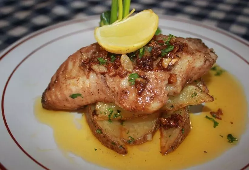 בית מלון כפרי Bakung Beach Resort