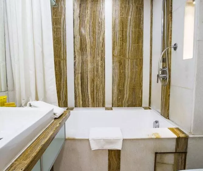 Hotel Bawa Continental