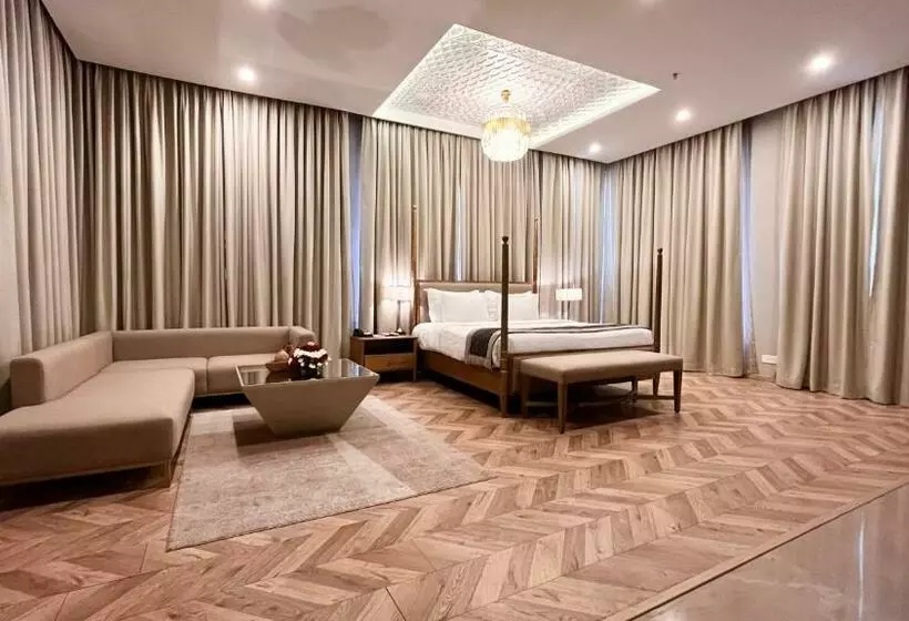 Отель Centre Point