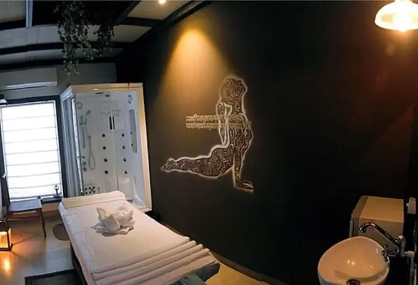 Отель Centre Point