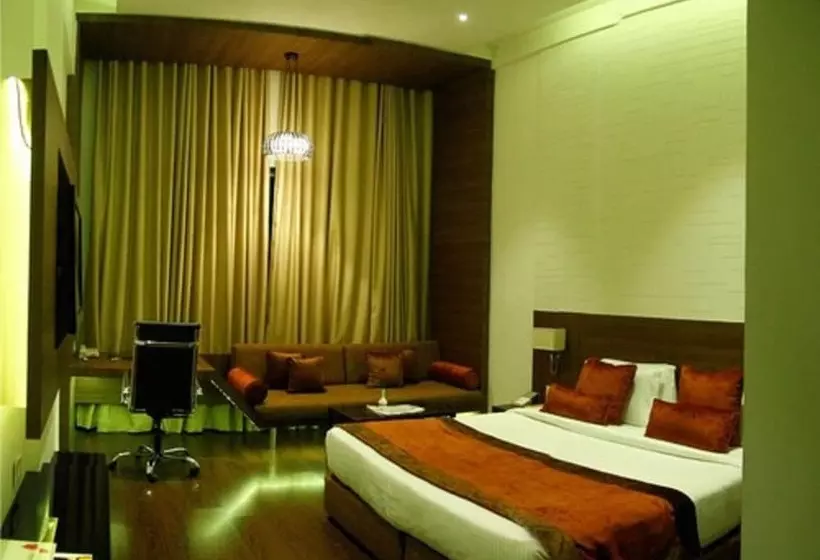 Отель Centre Point