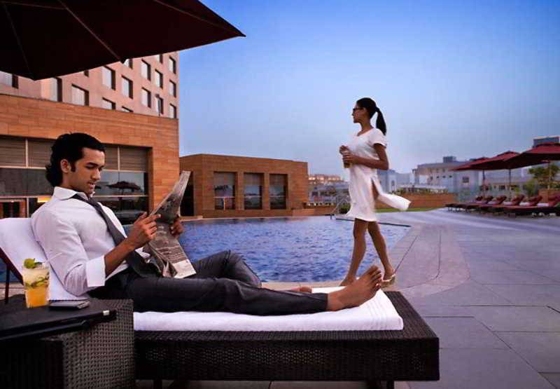 בית מלון כפרי Courtyard By Marriott Gurugram Downtown