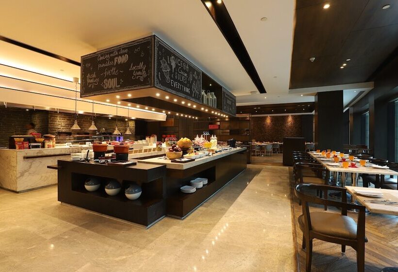 בית מלון כפרי Courtyard By Marriott Gurugram Downtown