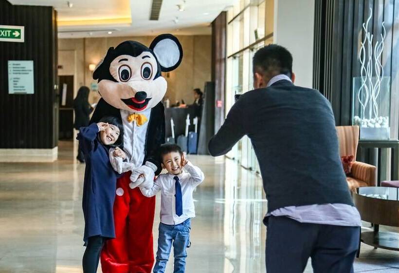 בית מלון כפרי Courtyard By Marriott Gurugram Downtown