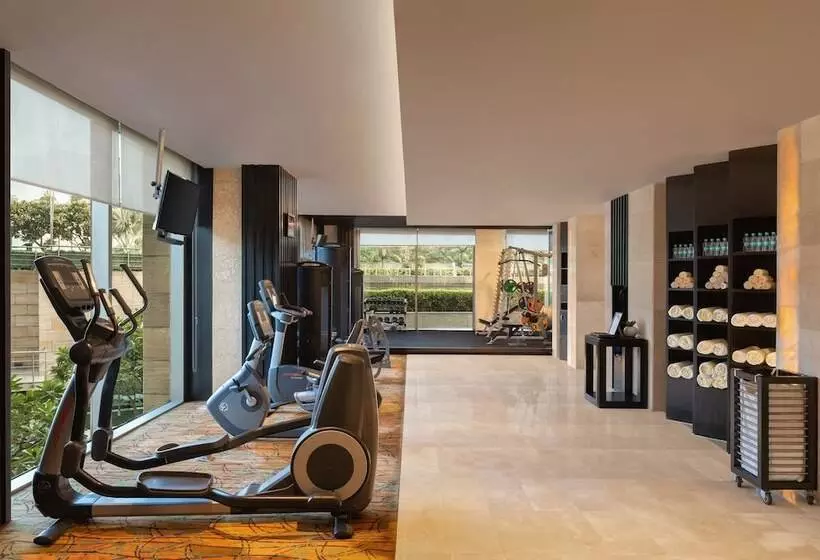 בית מלון כפרי Courtyard By Marriott Gurugram Downtown