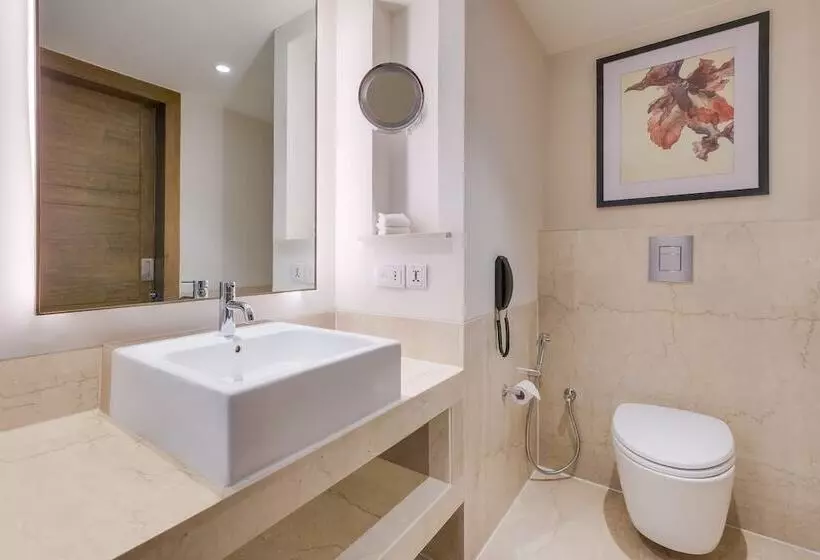 בית מלון כפרי Courtyard By Marriott Gurugram Downtown