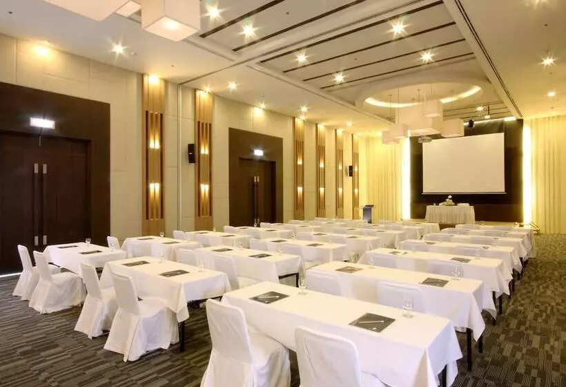 Kantary Beach Hotel Villas & Suites