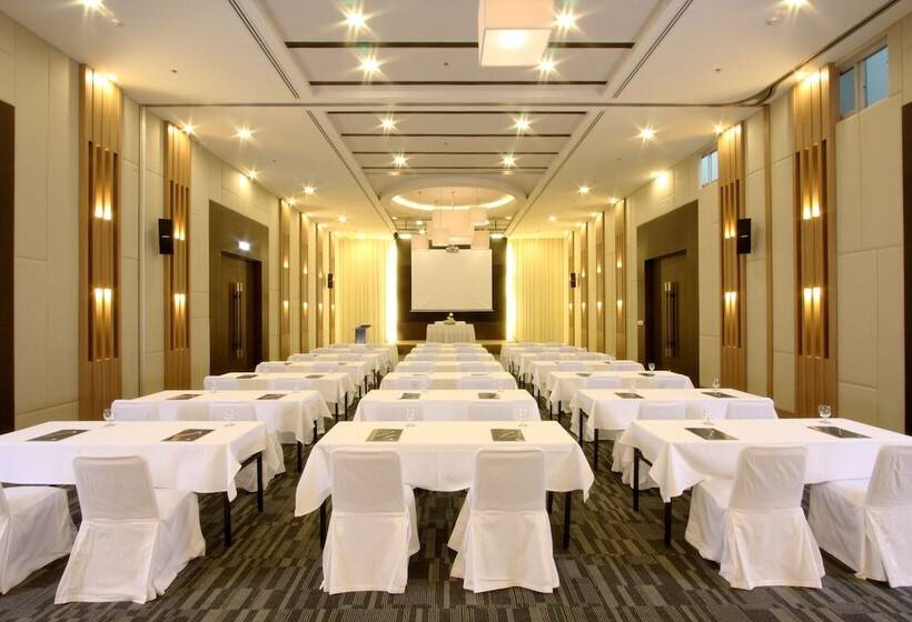 Kantary Beach Hotel Villas & Suites