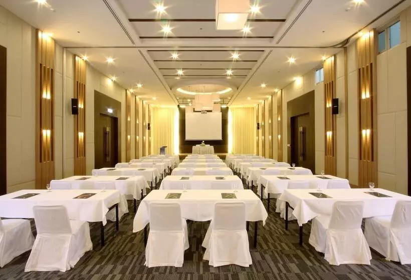 Kantary Beach Hotel Villas & Suites