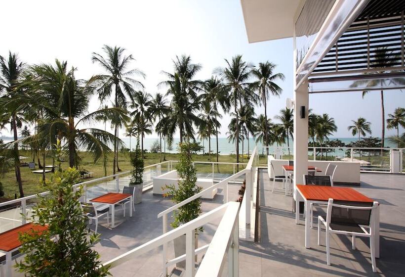 Kantary Beach Hotel Villas & Suites