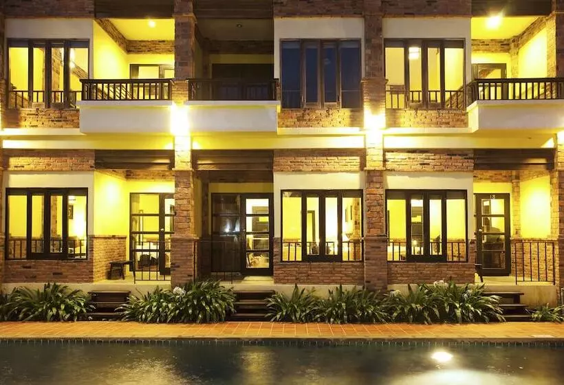 هتل Motive Cottage Resort