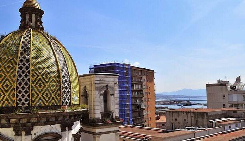 هتل Naples