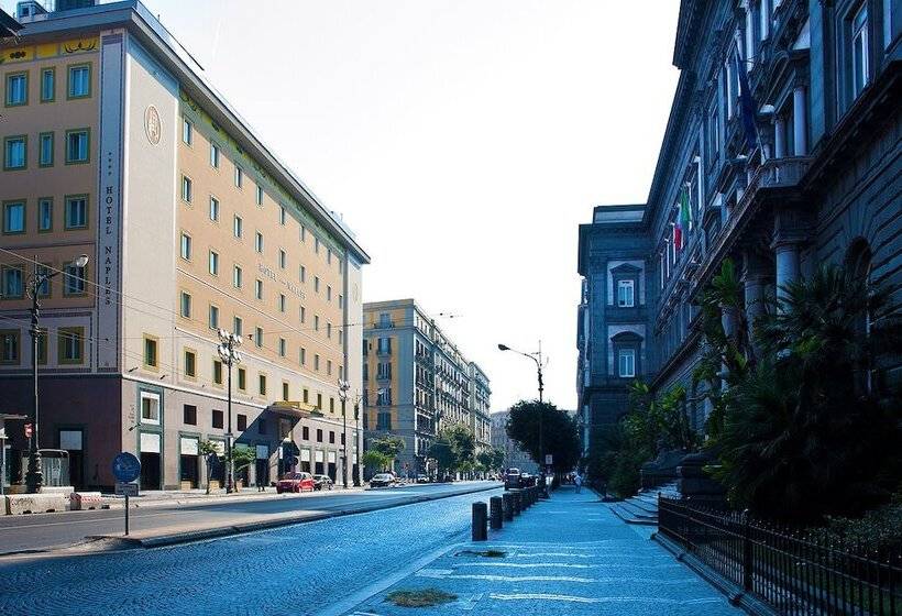 هتل Naples