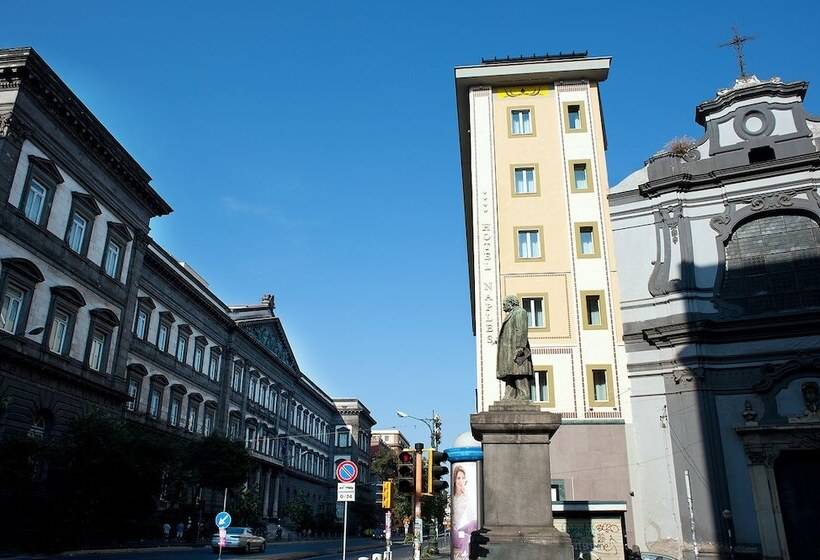 هتل Naples