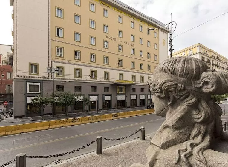 هتل Naples