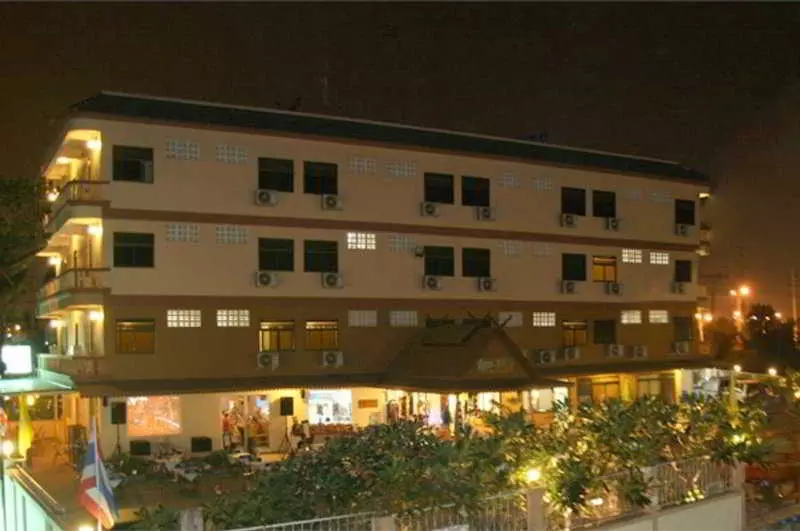 ホテル Queen's Garden Resort At River View