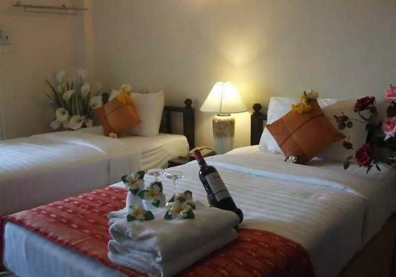 ホテル Queen's Garden Resort At River View