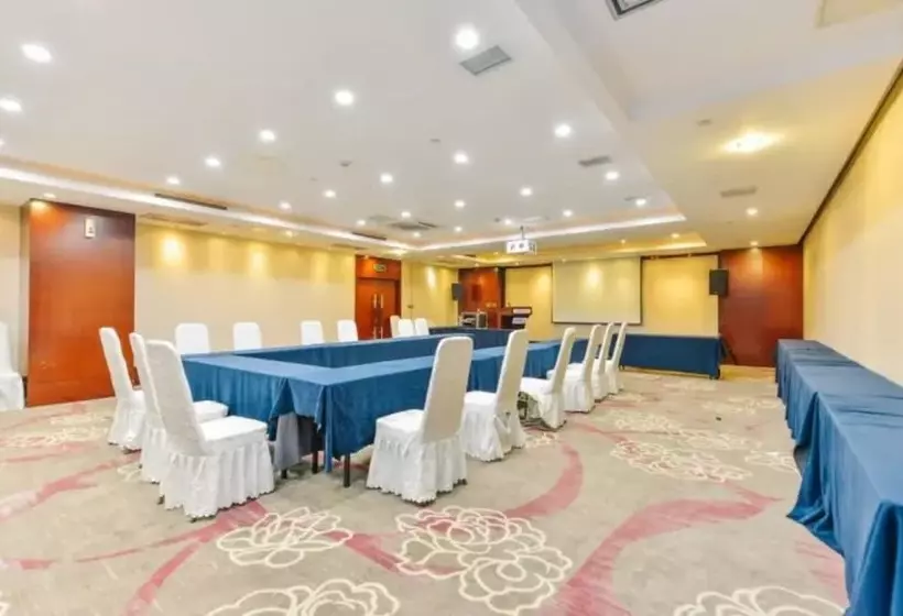 ホテル Shanghai Hongqiao Huangxin International