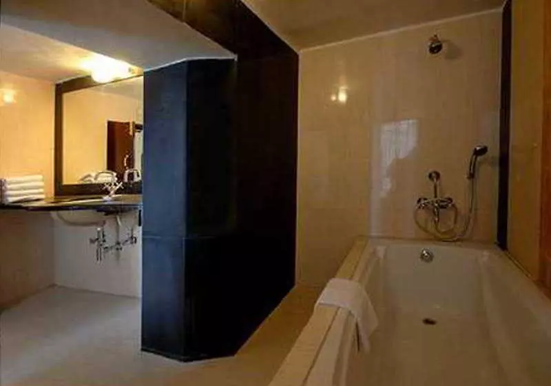 בית מלון כפרי The Grand Haveli & Resort