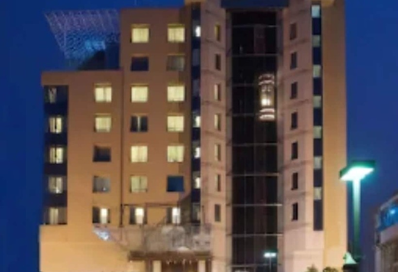 Отель The Regenza By Tunga