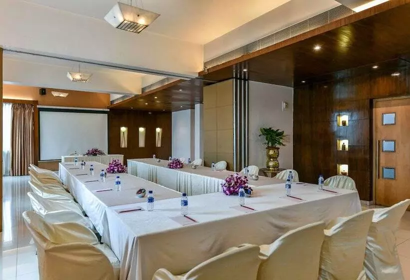 Hotel The Regenza By Tunga