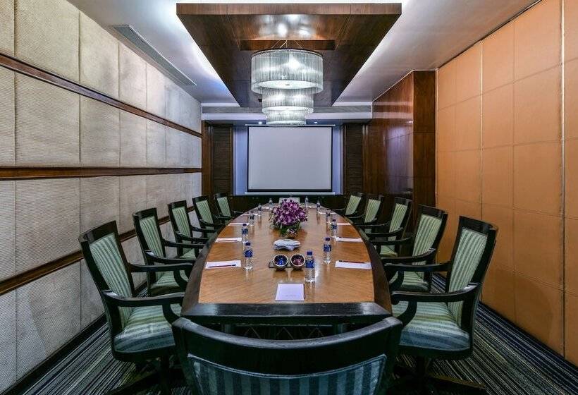 Отель The Regenza By Tunga