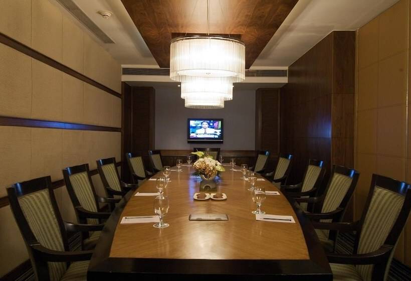 Отель The Regenza By Tunga