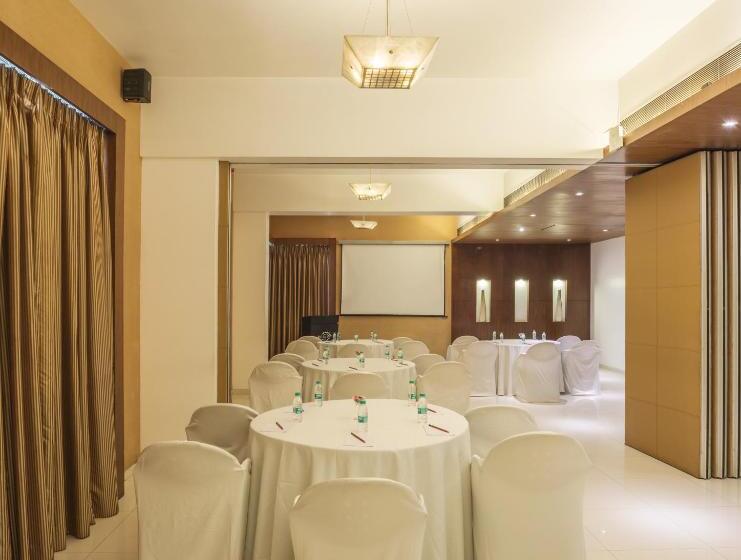 Отель The Regenza By Tunga