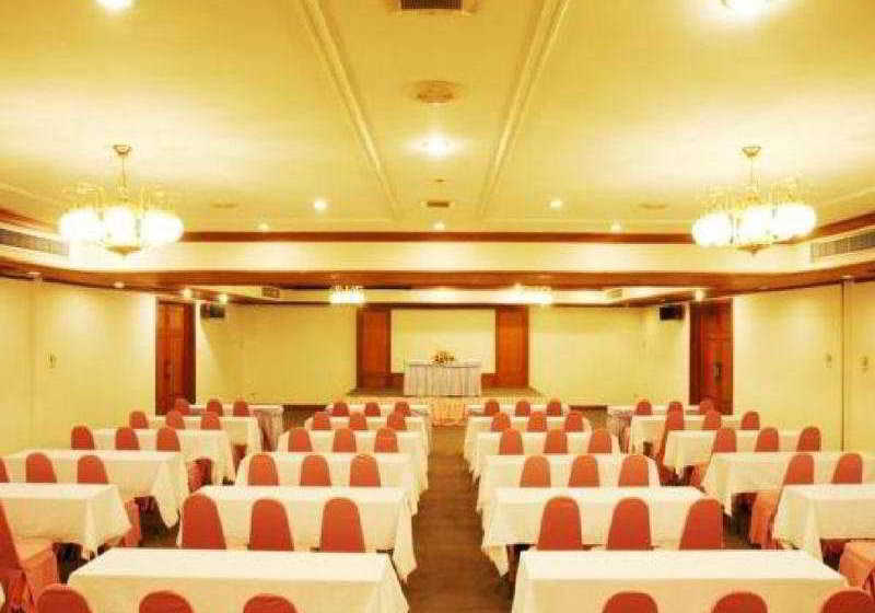 Mandarin Golden Valley Hotel & Spa