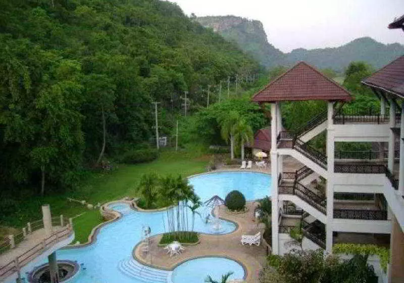 Mandarin Golden Valley Hotel & Spa