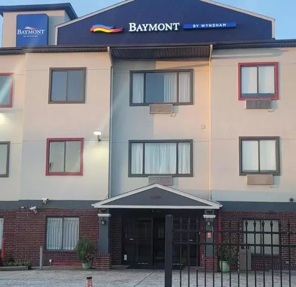 Отель Baymont By Wyndham Houston Brookhollow